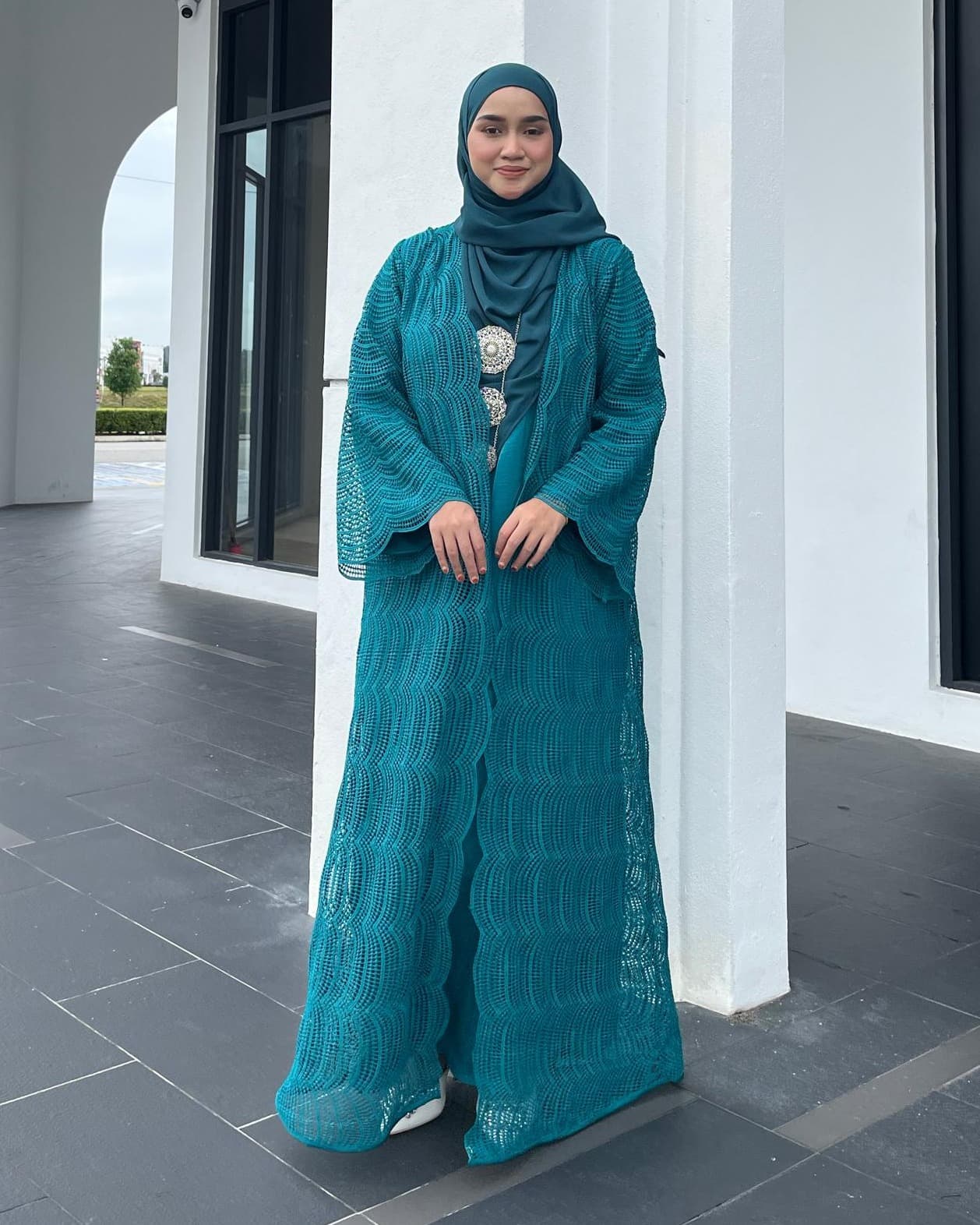 Serra Scallop cardigan abaya in teal green
