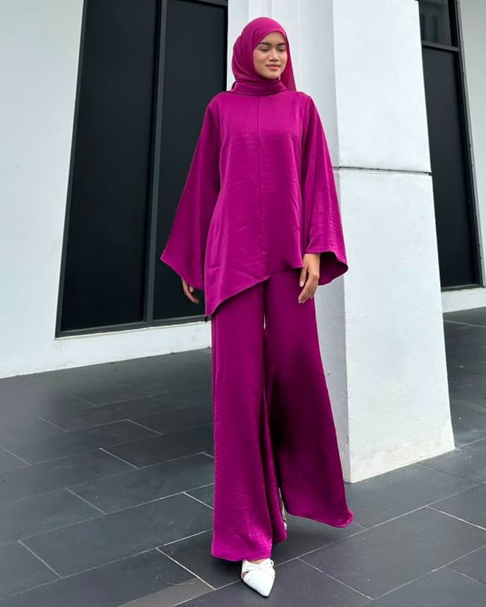 Danisya Set in magenta satin